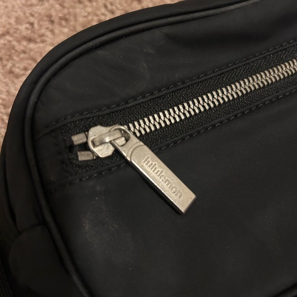 Lululemon Wanderlust Belt Bag O/S Black with zipper! - Picture 4 of 8